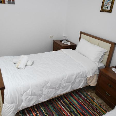 Guest House Luli 培拉特 外观 照片